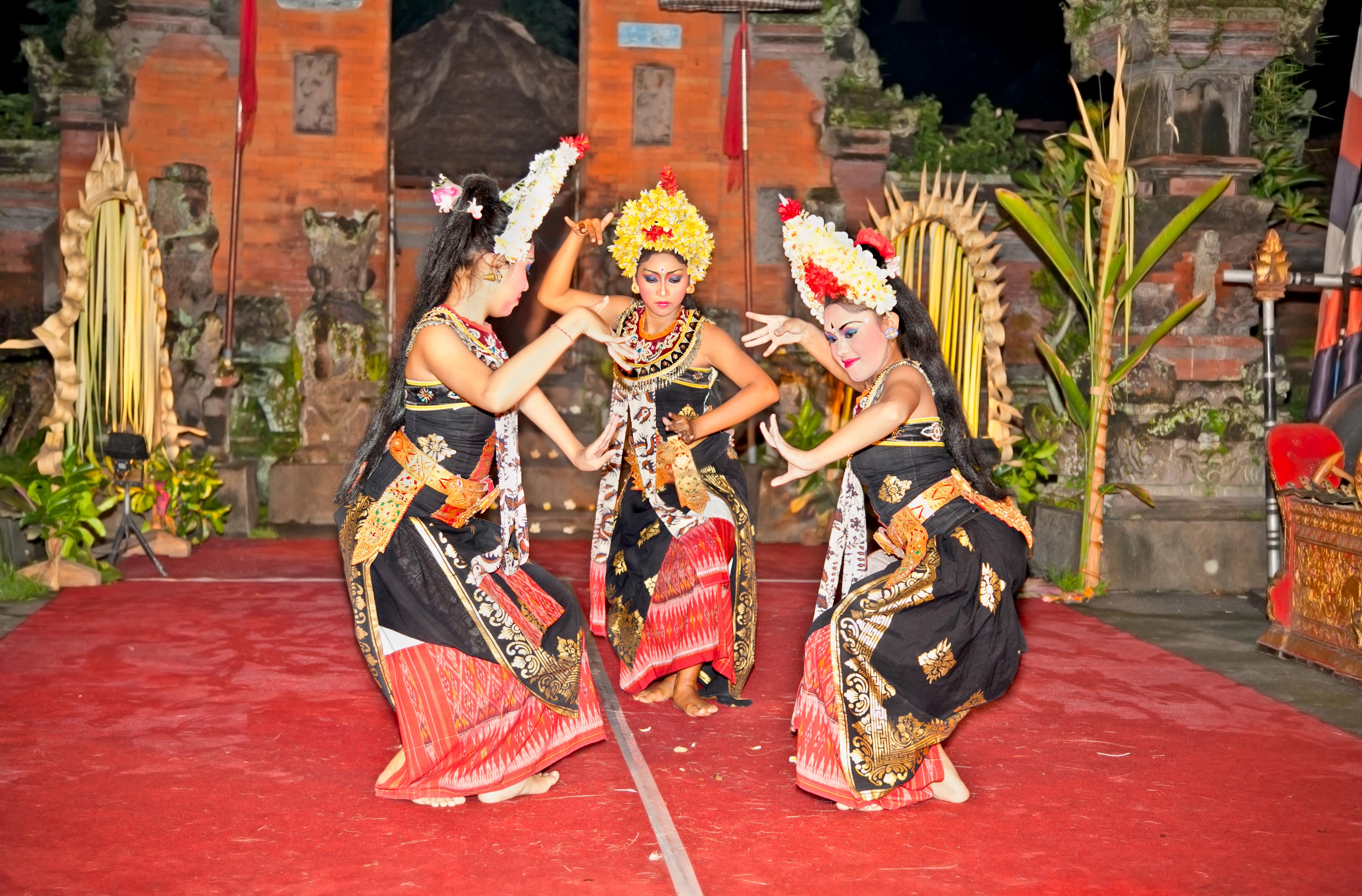 جانغير: رقصة بالينية للشباب في القلب