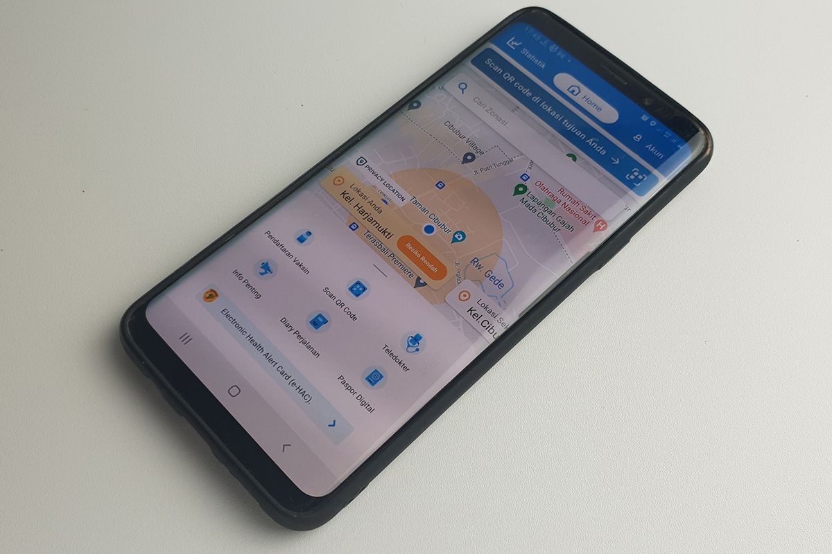 the presentation of PeduliLindungi homepage on a phone